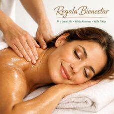 Mujer joven recibiendo masaje relajante a domicilio en el Valle del Tiétar como regalo de bienestar ecológico