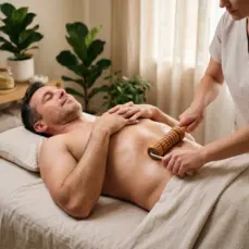 Sesión de masaje reductor para hombre de 1 hora con cavitación, radiofrecuencia, maderoterapia y moldeo manual